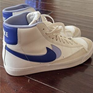 Nike High-Top Sneakers in Cream and Purple